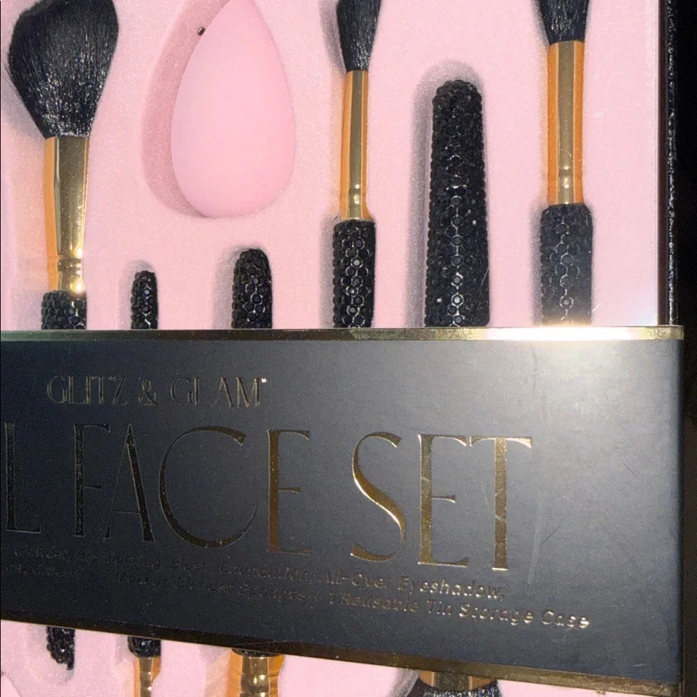 Glitz & Glam Full Face Makeup Brush Set - Cream and Silver